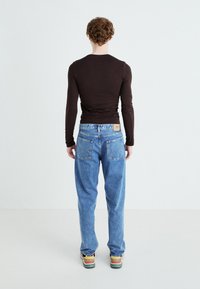 Jean Edwin ED-49 Regular Relaxed - Taille W30 L32 (40), Bleu Gris Délavé, Neuf Sans étiquettes