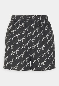 Shorts noirs avec le texte "Hugo" en blanc imprimé dans un style cursif. Taille élastique, design décontracté, texture de tissu lisse, coupe à la longueur des genoux.