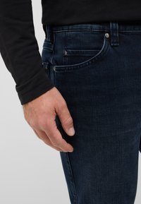 Mustang STYLE TRAMPER  - Tiesaus kirpimo džinsai - blau
