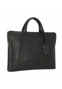 Maletín de cuero negro con cierre de cremallera, dos asas resistentes, forma rectangular y un detalle de etiqueta colgante. Textura suave con costuras en contraste.