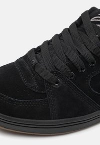 és ACCEL OG UNISEX - Skatová obuv - black