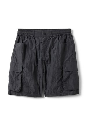 Pantaloncini cargo leggeri neri con cintura elastica, bottone frontale, multiple tasche con patta e laterali.