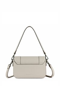 Lichtbeige crossbody tas van faux leer, met een klep sluiting, subtiele stikdetails, een verstelbare schouderband en hardware in zilverkleur.