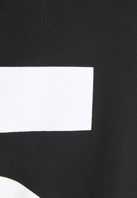 HUGO DAWS - Μπλουζάκι με στάμπα - black