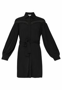 Abito camicia nero con colletto, maniche lunghe plissettate, dettagli in pizzo sulle spalle e una cintura di tessuto in vita.