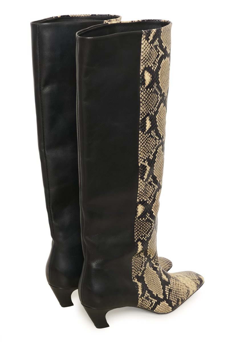 Bottes mi-mollet avec devant en cuir noir et dos à imprimé serpent beige, dotées de petits talons aiguilles bas et d'orteils pointus.