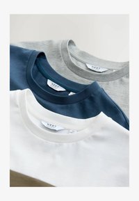 Nem kiválasztott, green tan blue