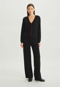 Non sélectionné, p black burgundy