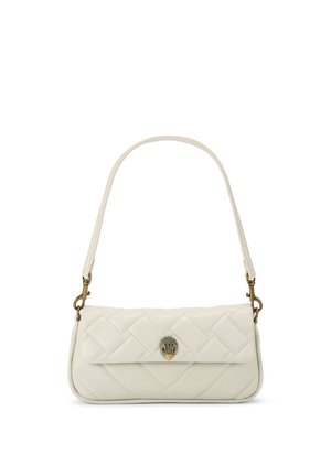 Piccola borsa a tracolla in pelle trapuntata color avorio con chiusura a patta e fermaglio dorato a forma di foglia o piuma stilizzata.