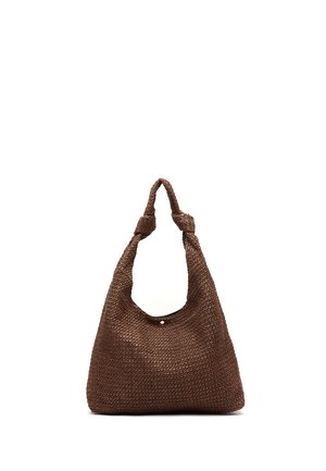 Braune gewebte Tragetasche mit verknoteten Griffen und einem kleinen runden goldenen Knopfverschluss in der oberen Mitte.