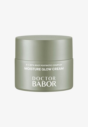 Bocal rond vert clair avec une finition mate lisse. Texte blanc affichant "DOCTOR BABOR" et "MOISTURE GLOW CREAM" à l'avant.