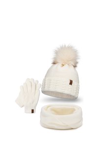 Witte gebreide beanie met een pluizige pompon, bijpassende handschoenen met vijf vingers en een zachte infinity-sjaal, allemaal in een gestructureerd patroon.