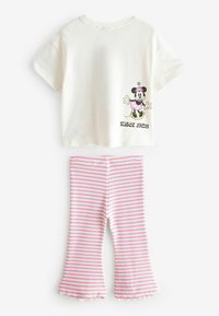 Weißes Baumwoll-T-Shirt mit einem Mickey Mouse Grafik und dem Text "SEIT 1928." Rosa und weiß gestreifte, ausgestellte Leggings mit einem Rüschensaum.