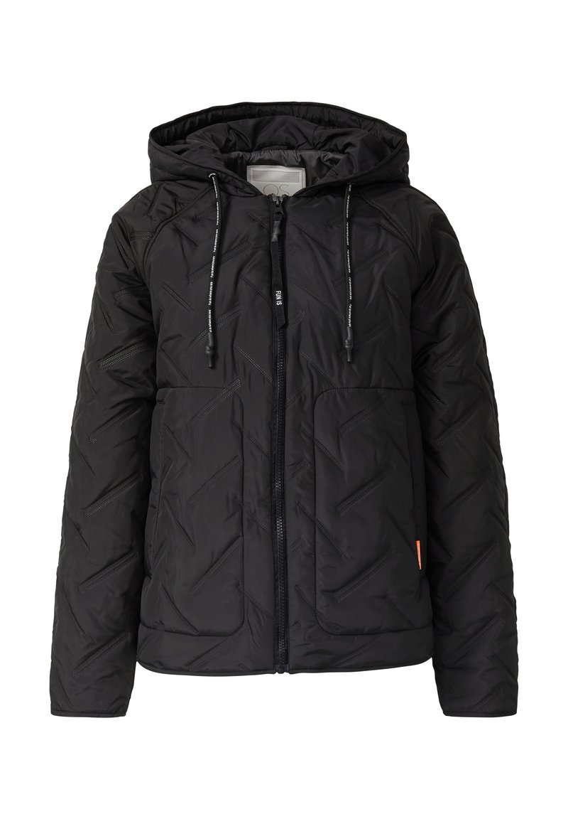 Giacca a vento nera con cappuccio, caratterizzata da un motivo trapuntato, zip frontale e cappucci regolabili. Tessuto testurizzato con due tasche laterali.