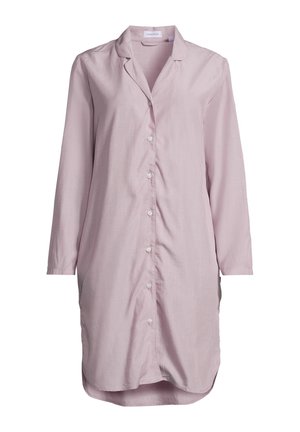 Langärmeliges, hellrosa Hemdblusenkleid mit Knöpfen und Kragen sowie leicht geschwungenem Saum, präsentiert auf weißem Hintergrund.