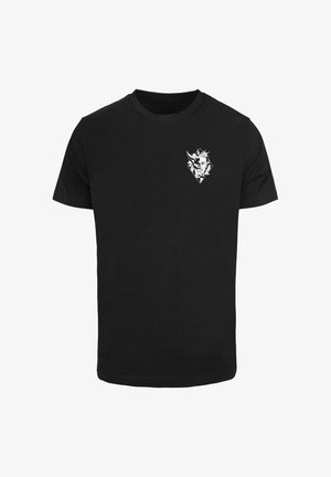 Juodas medvilnės marškinėliai su trumpomis rankovėmis, ant kairiojo krūtinės šono turintys baltą grafikos dizainą. Klasikinis apvalus kaklas, nepuoštas nugaros dalis.