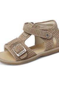 Sandal z tkaniny s hnědým tkaninovým vzorem, s nastavitelným popruhem, čtvercovou přezkou a flexibilní gumovou podrážkou. Otevřený design špičky a paty pro ventilaci.