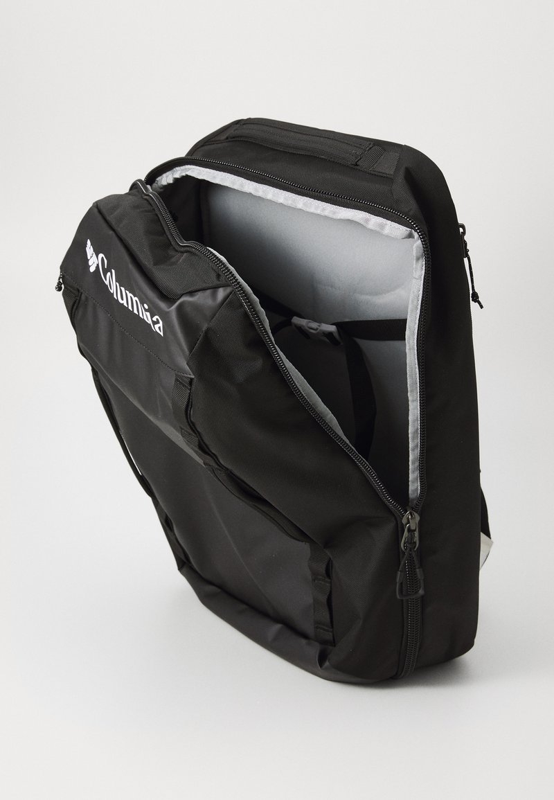 32l travel backpack NOMATIC Navigator Storming Gravity and expandable capacity from 32L to 41L 32L Spacious Hiking Travel Backpack,