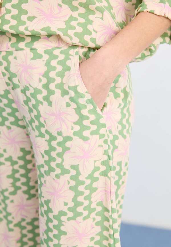 MIDNIGHT AVENUE CREPE - Trousers2