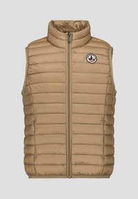 Khaki gewatteerd vest met hoge kraag, ritssluiting en doorgestikt ontwerp. Voorzien van een ronde logo-applicatie op de linkerbovenborst. Lichtgewicht materiaal.