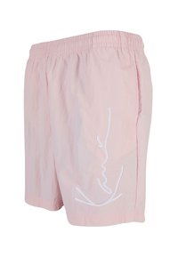 Rosa shorts laget av lett stoff, med elastisk midjebånd og et hvitt brodert abstrakt design på venstre side.