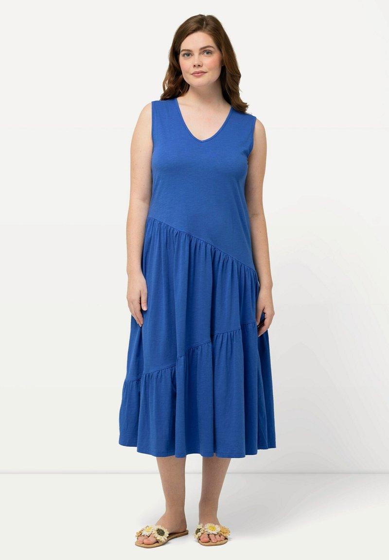 Ulla Popken V-AUSSCHNITT ÄRMELLOS - Denní šaty - cornflower blue