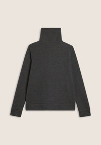 Sweatshirt gris foncé à manches longues avec un col haut. Fabriqué en un matériau doux, il présente une coupe décontractée et un ourlet droit.