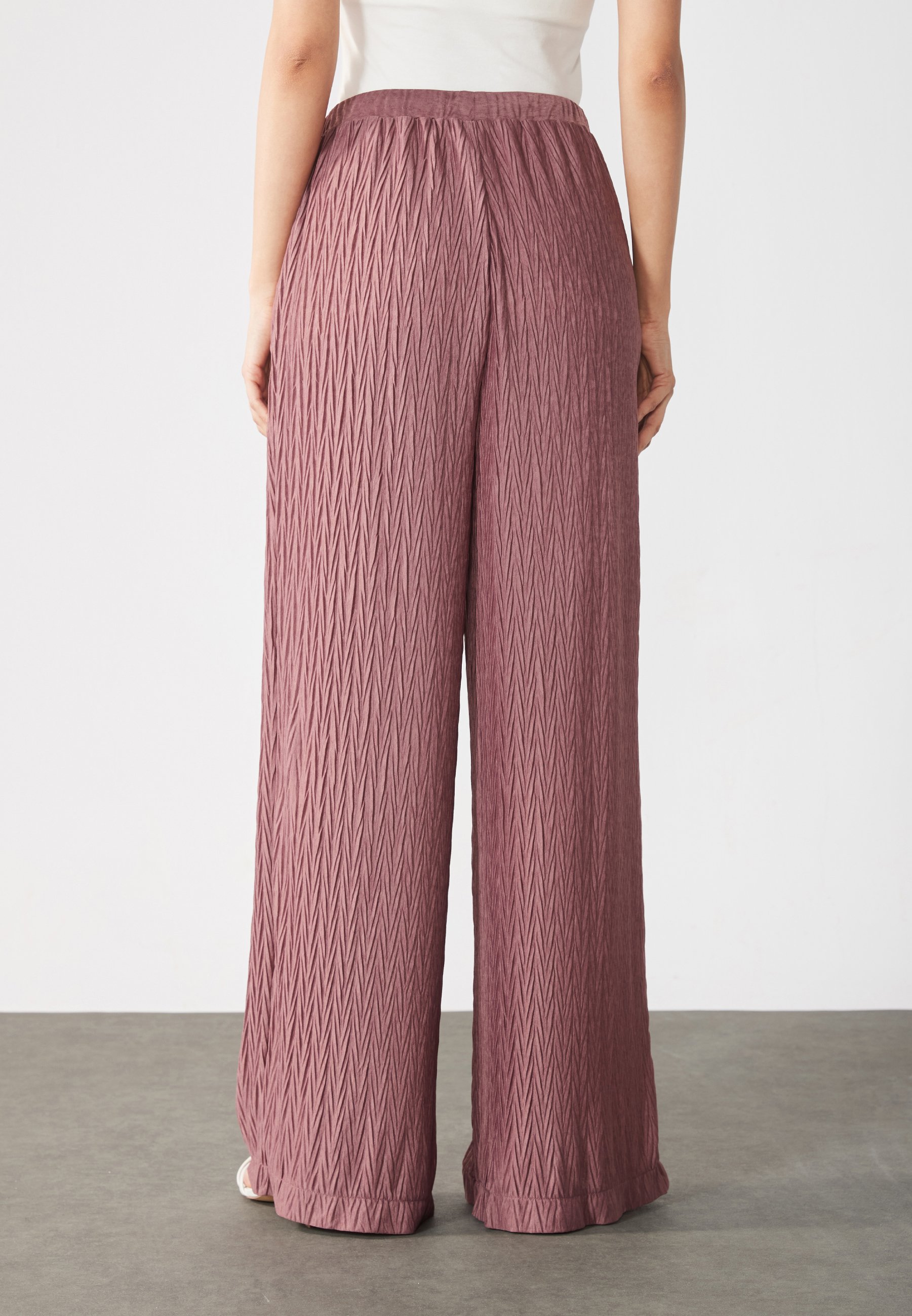 Anna Field PLISSE TROUSERS - Trousers - rose brown/pink - Zalando