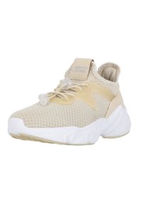 Baskets en maille beige avec une semelle blanche rembourrée, des lacets élastiques et un col de cheville rembourré. Présente un accent beige et un logo sur la languette.