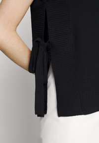 KARL LAGERFELD Sweter