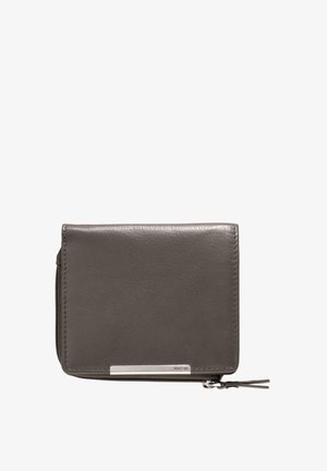 Grijze leren portemonnee met een rits, rechthoekige vorm, een gladde textuur en een zilveren accentplaat met de merknaam.