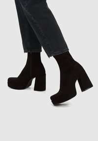 PULL&BEAR Botines de tacón - black