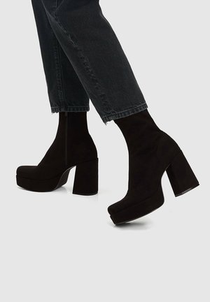 PULL&BEAR Stivaletti con tacco - black