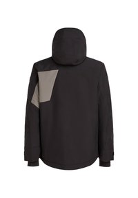 Chaqueta negra con capucha, que presenta un parche triangular de color gris claro en la parte posterior, fabricada con material suave y flexible.