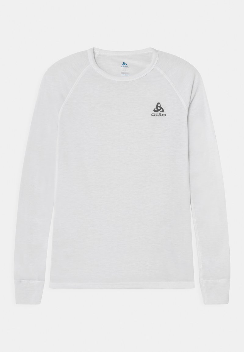 Witte lange mouwen shirt met raglanmouwen, zachte textuur, ronde halslijn en een klein zwart logo aan de bovenlinkerkant.