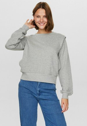 Grauer Sweatshirt mit langen Ärmeln und Rundhalsausschnitt, mit geripptem Saum und Bündchen, kombiniert mit blauen Jeans.