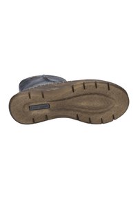 Bottine en cuir bleu foncé avec une semelle texturée, présentant un motif de grip en zigzag et un logo près du talon.