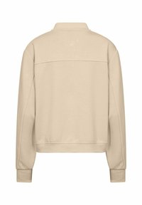 Beige sweatshirt met een kraag, doorgezakte schouders, geribde manchetten en zoom. Heeft een eenvoudig design met een gladde textuur en minimale details.