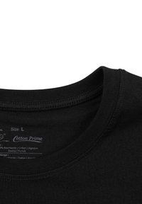 T-shirt nero in cotone con scollatura rotonda a costine. L'etichetta indica la taglia L, realizzato in 100% cotone. Texture liscia, cuciture dettagliate visibili.