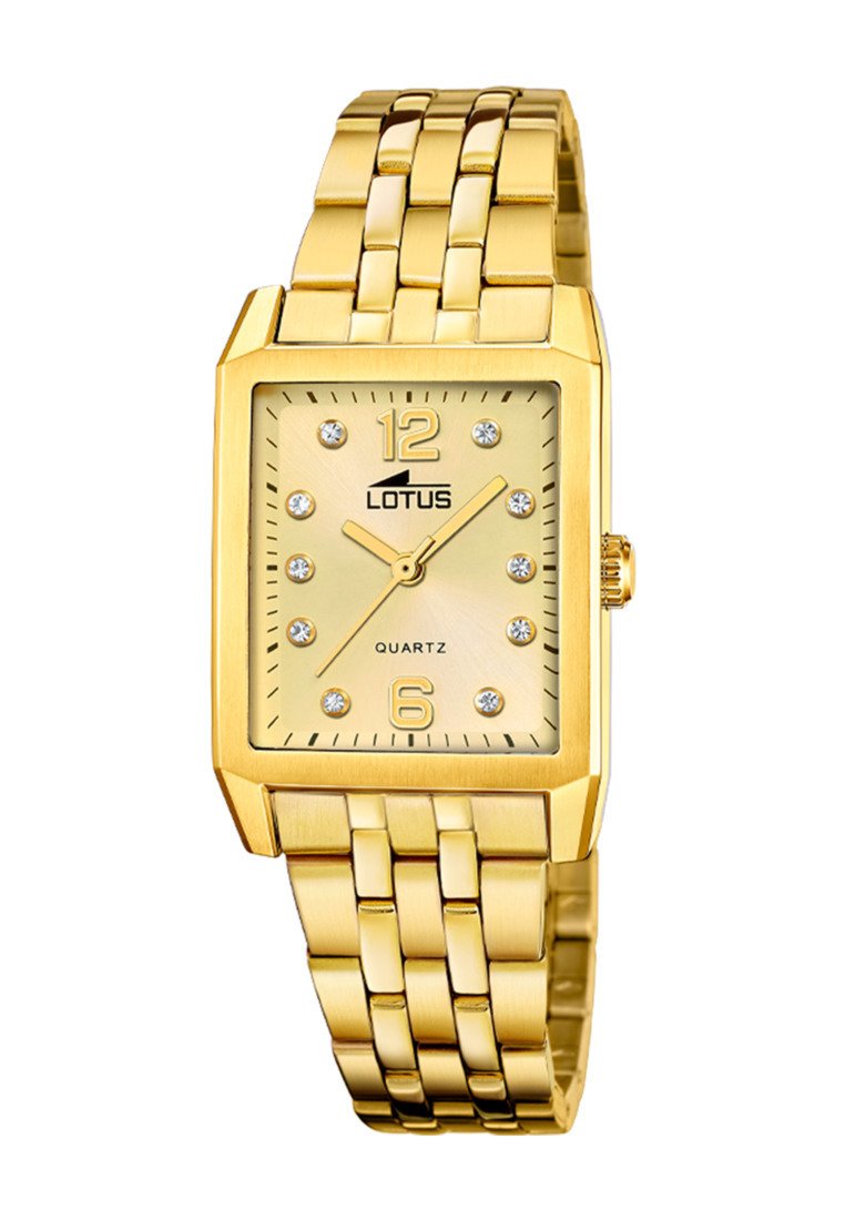 Reloj de cuarzo rectangular en tono dorado con una esfera texturizada, marcadores de hora de cristal y una pulsera de eslabones. Presenta números en negrita en las posiciones 12 y 6.