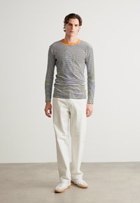 Mads Nørgaard TOBIAS - Pikkade varrukatega topp - white black