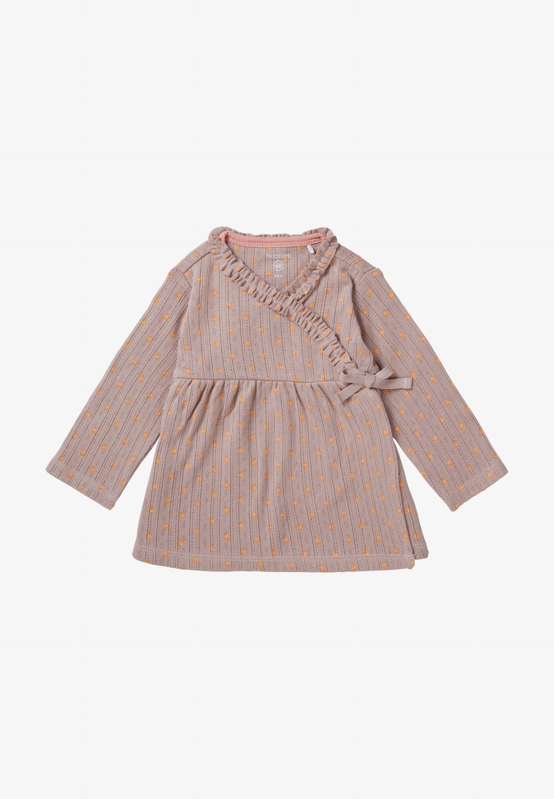 Robe bébé manches longues avec encolure cache-cœur volantée rose, nœud latéral et pois orange sur tissu côtelé mauve clair.