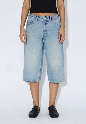 DACE MID WIDE CAPRI - Denimshorts - drift light used