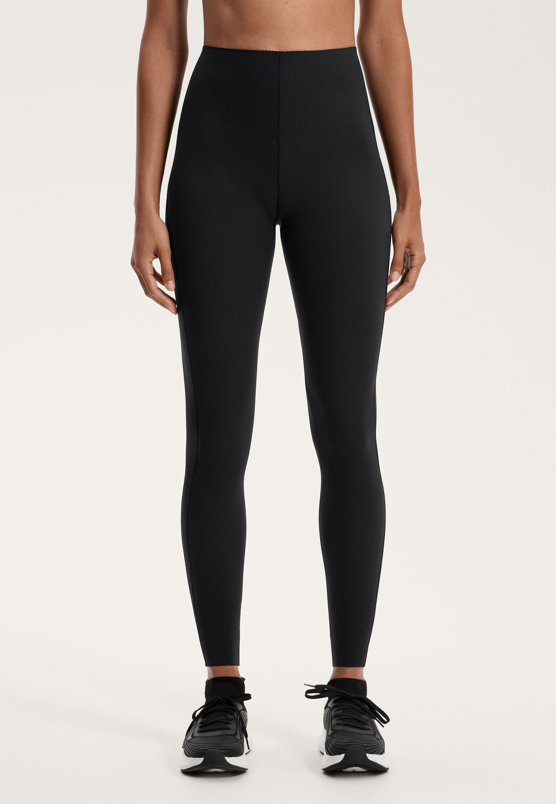 Onam katta miqyosda ogli tomonidan becerdin yosh porno Porno rus qizlari ularni sorgichlarning qizlarini yalashiga majbur qiladi