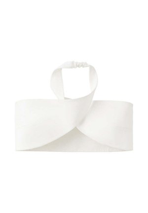 Bandeau blanc en tissu avec un design torsadé à l'avant et une bande élastique à l'arrière pour un maintien ajusté.