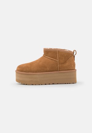 CLASSIC ULTRA MINI PLATFORM - Platform ankle boots - chestnut