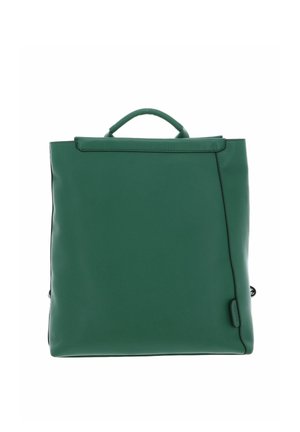 Sac à dos en cuir vert avec une forme rectangulaire structurée, doté d'une poignée supérieure et de coutures noires discrètes le long des bords.