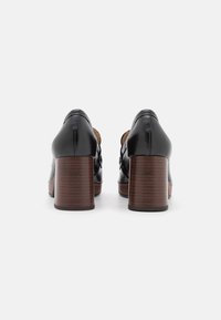 Bullboxer Lodičky s platformou - black