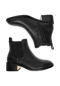 Czarne skórzane botki sięgające kostki o gładkim wykończeniu, z elastycznymi panelami po bokach, zamkiem błyskawicznym z boku oraz obcasem w kształcie słupka z złotym akcentem.