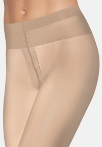 Nude-färgade strumpbyxor med en mjuk, tunn struktur, en bred, slät midjeresår och ett förstärkt tånområde för hållbarhet.